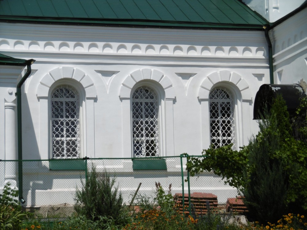 Церковь Иоанна Воина, Богучар (Богучарский район, Воронежская область). архитектурные детали, Декор южного фасада  трапезной церкви