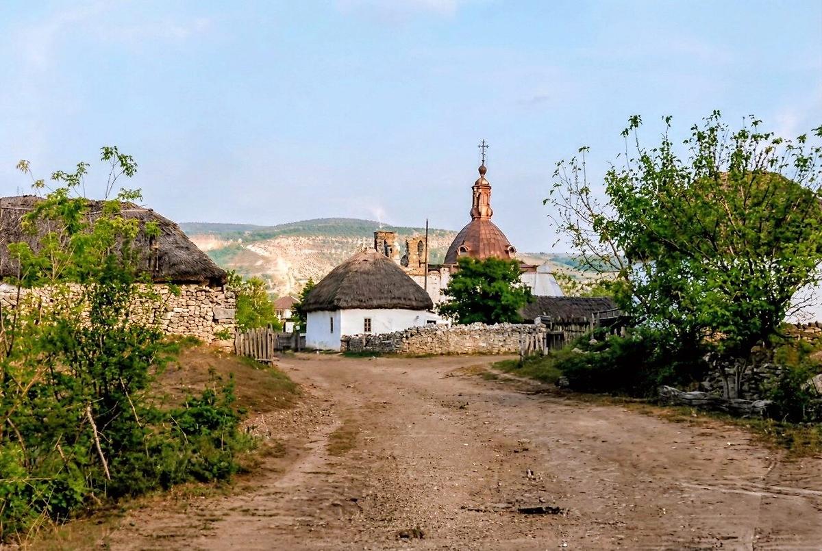 Первая половина ХХ в. Восстановленное фото. Сайт ВКонтакте, архивная фотография. Церковь Преображения Господня, Красногоровка (Богучарский район, Воронежская область)
