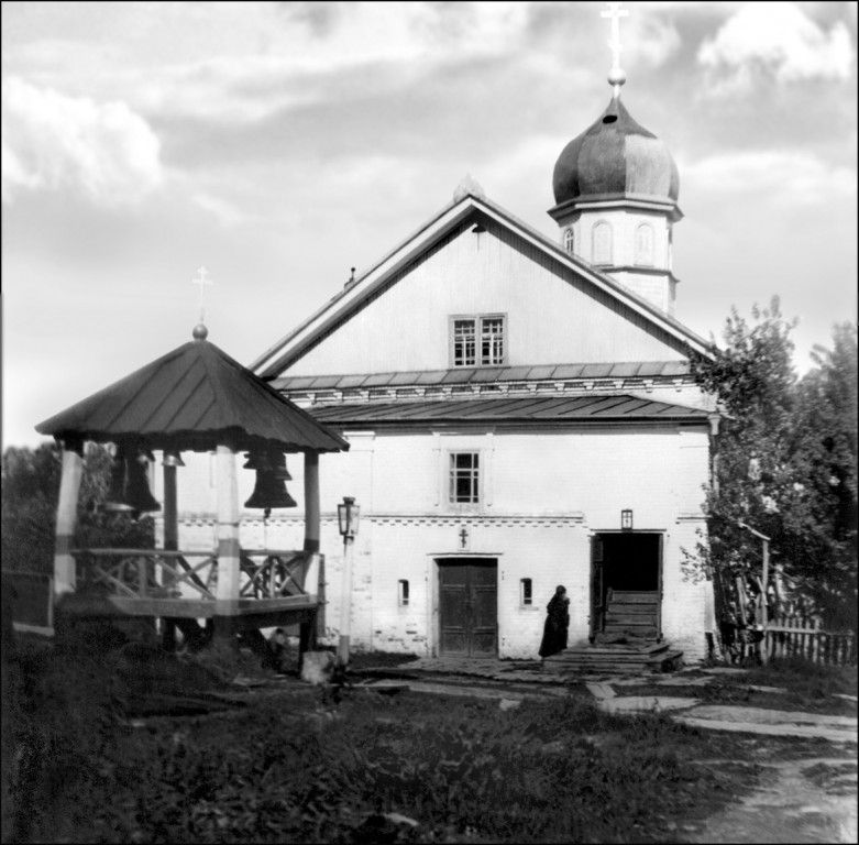 Черемшанский монастырь. Собор Успения Пресвятой Богородицы, Хвалынск (Хвалынский район, Саратовская область). архивная фотография, 1900 год.Звонница и Успенская церковь с сайта http://oldsaratov.ru