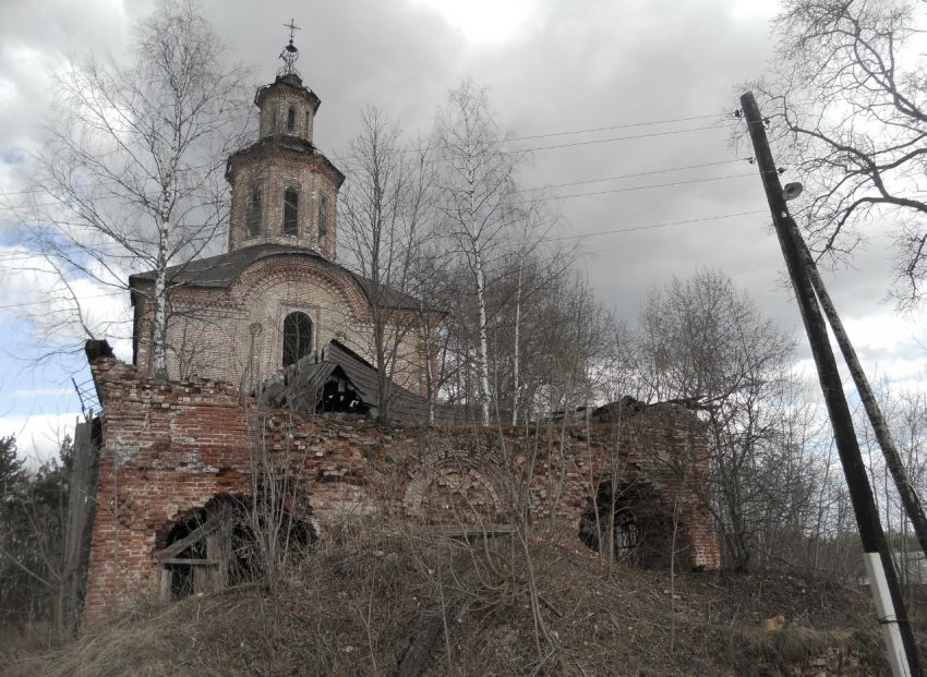 Церковь Троицы Живоначальной, Раменье (Кумёнский район, Кировская область). архитектурные детали