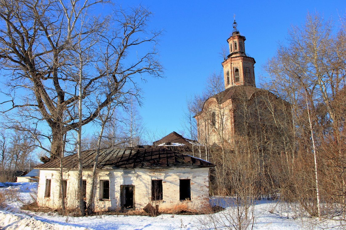 Церковь Троицы Живоначальной, Раменье (Кумёнский район, Кировская область). фасады