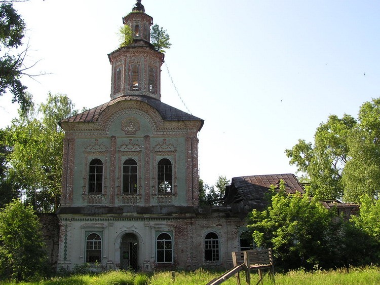 Церковь Троицы Живоначальной, Раменье (Кумёнский район, Кировская область). архитектурные детали