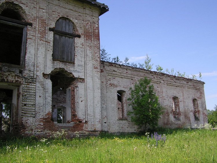 Берёзово. Церковь Троицы Живоначальной. фасады