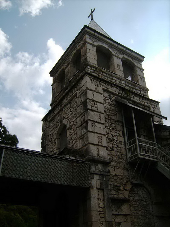 Каманский мужской монастырь Иоанна Златоуста, Каманы (Команы) (Абхазия, Прочие страны). фасады
