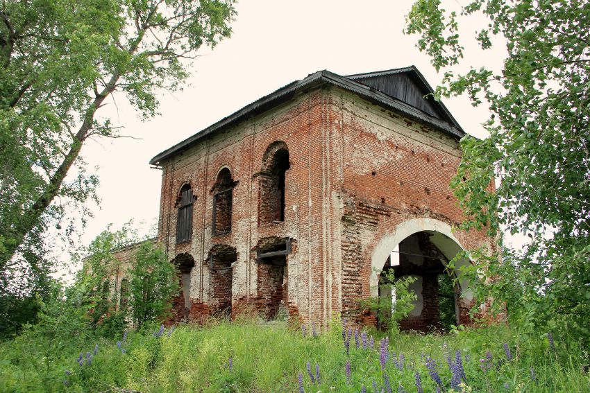 Берёзово. Церковь Троицы Живоначальной. фасады