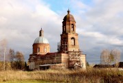 Церковь Смоленской иконы Божией Матери, В 2015-2016гг. был перекрыт главный купол храма. По словам местного жителя, в теплом храме освящен правый придел в честь Николая Чудотворца.<br>, Красногорье, Котельничский район, Кировская область