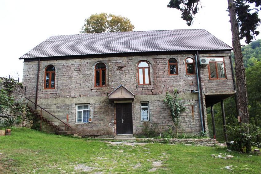 Каманский мужской монастырь Иоанна Златоуста, Каманы (Команы) (Абхазия, Прочие страны). художественные фотографии, Братский корпус, вид с севера