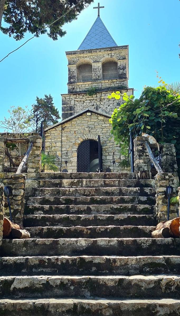 фасады. Каманский мужской монастырь Иоанна Златоуста, Каманы (Команы) (Абхазия, Прочие страны)