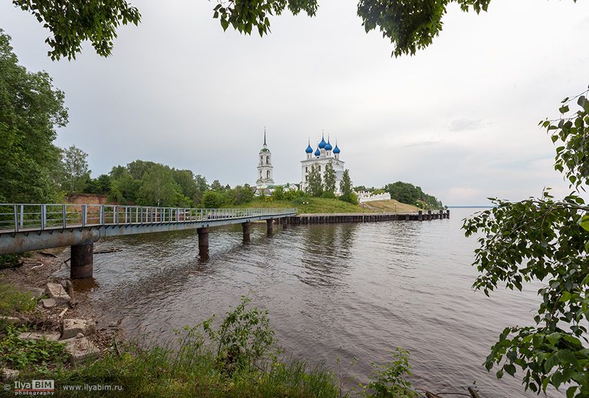 Катунки. Церковь Рождества Пресвятой Богородицы. общий вид в ландшафте