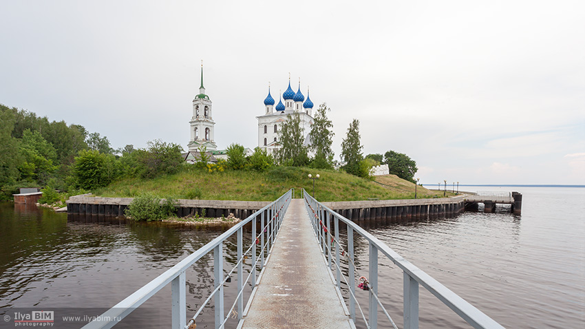 Катунки. Церковь Рождества Пресвятой Богородицы. общий вид в ландшафте