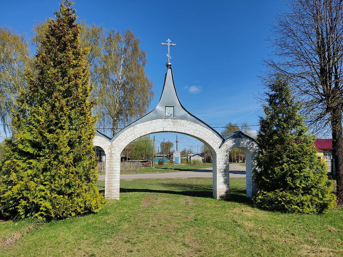 Святые ворота. Вид изнутри., дополнительная информация. Ансамбль церквей Казанской иконы Божией Матери и Николая Чудотворца, Мыт (Верхнеландеховский район, Ивановская область)