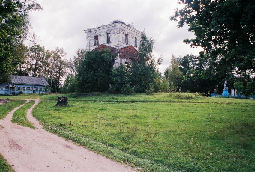 Церковь Михаила Архангела, Чернецово (Невельский район, Псковская область). общий вид в ландшафте