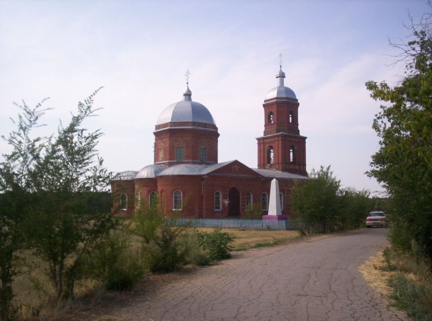Церковь Троицы Живоначальной, Малоперекопное (Балаковский район, Саратовская область). общий вид в ландшафте