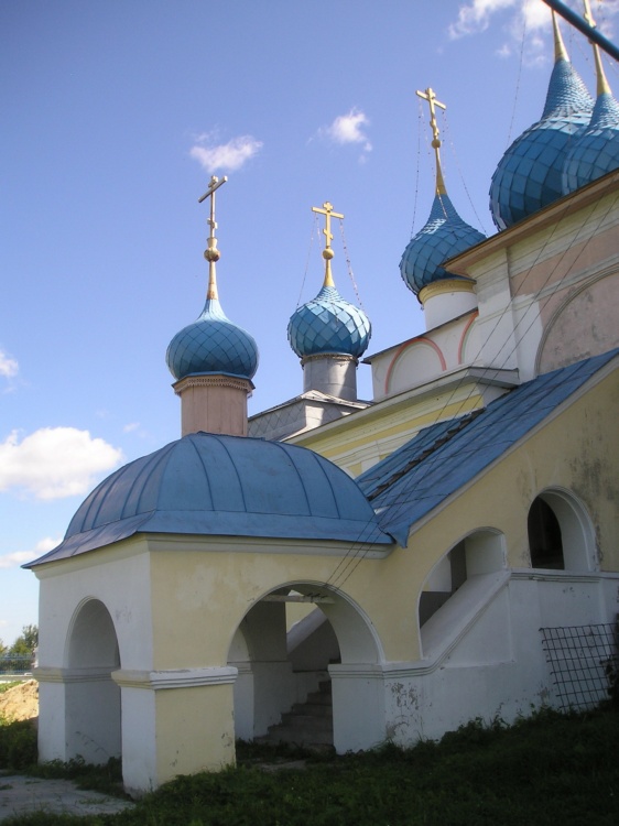 Церковь Преображения Господня, Пурех (Чкаловск, город, Нижегородская область). архитектурные детали, Вход в храм с северной стороны.