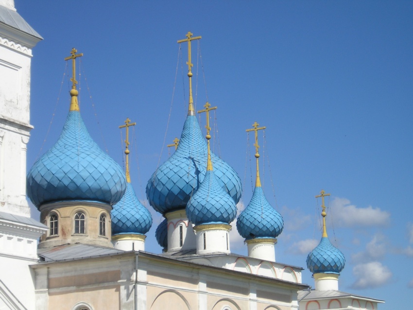 Церковь Преображения Господня, Пурех (Чкаловск, город, Нижегородская область). архитектурные детали, Купола, на храме их 8 штук, а 9-й на колокольне.