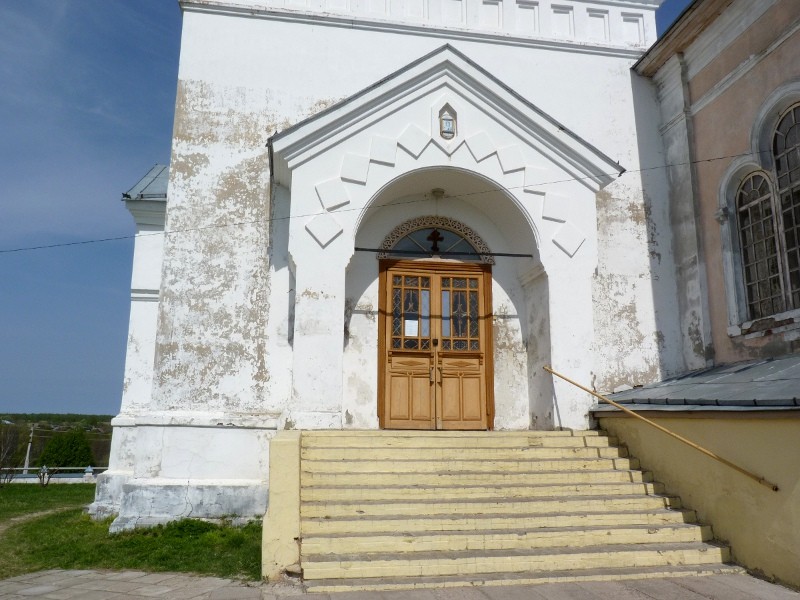 Церковь Преображения Господня, Пурех (Чкаловск, город, Нижегородская область). архитектурные детали, Вход в храм через колокольню с южной стороны.