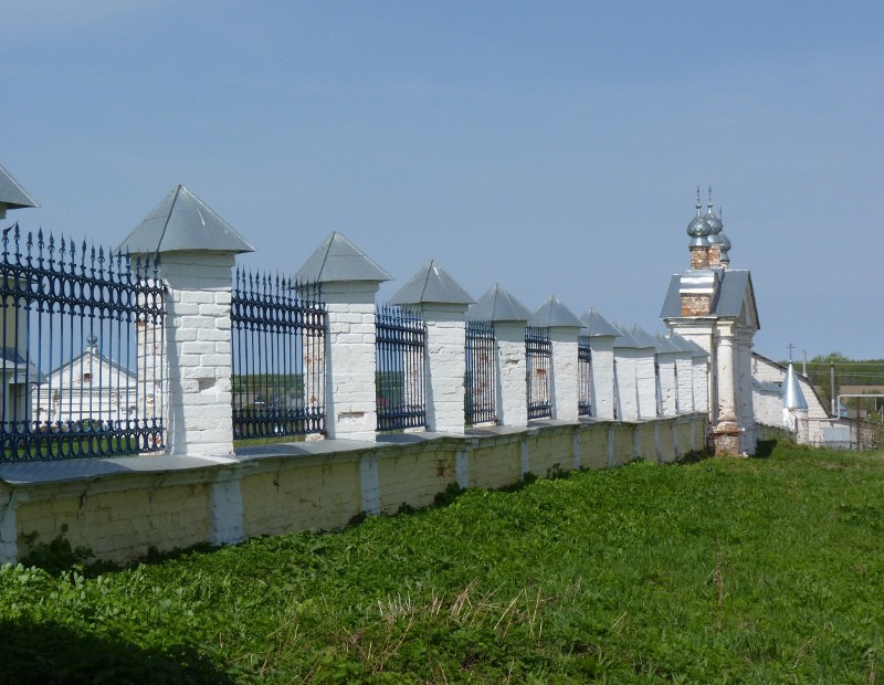 Церковь Преображения Господня, Пурех (Чкаловск, город, Нижегородская область). архитектурные детали, Ограда с южной стороны.
