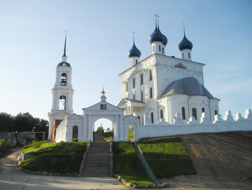 Катунки. Церковь Рождества Пресвятой Богородицы. общий вид в ландшафте