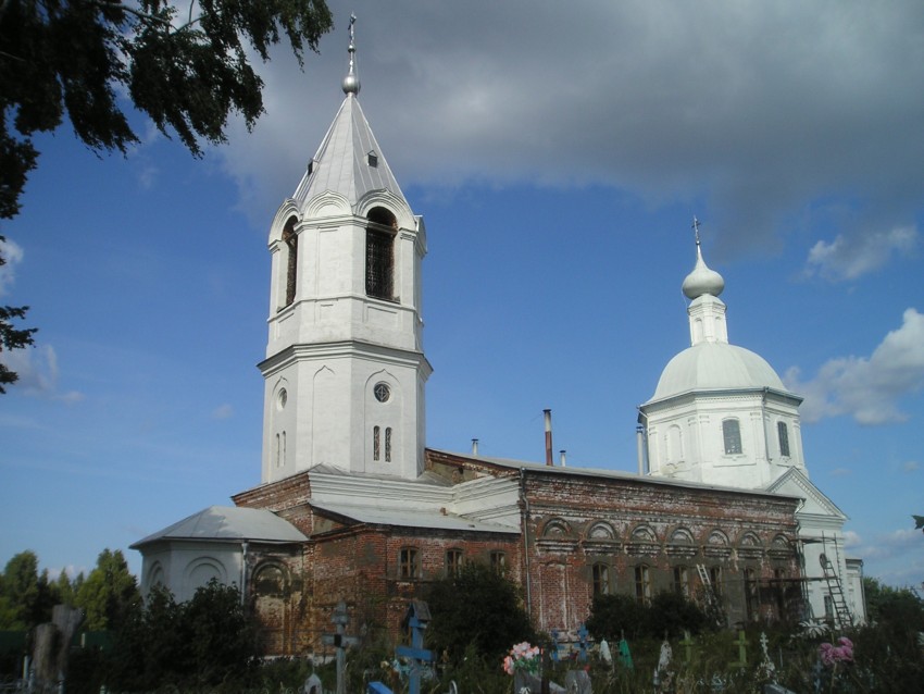 Матрёнино. Церковь Воскресения Христова. общий вид в ландшафте