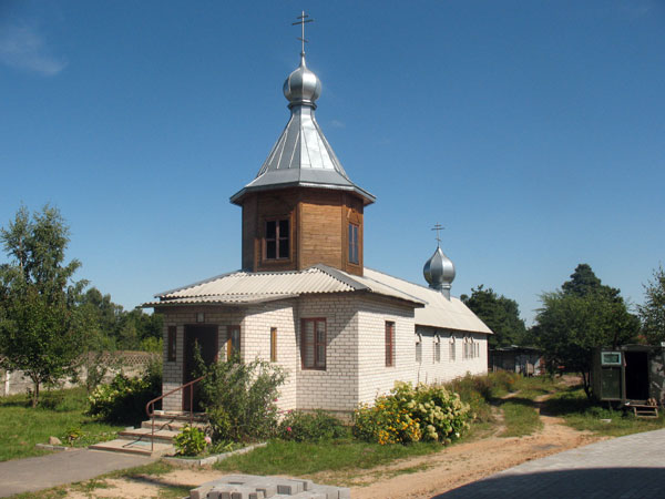 Часовня Покрова Пресвятой Богородицы, Марьина Горка (Пуховичский район, Беларусь, Минская область). общий вид в ландшафте