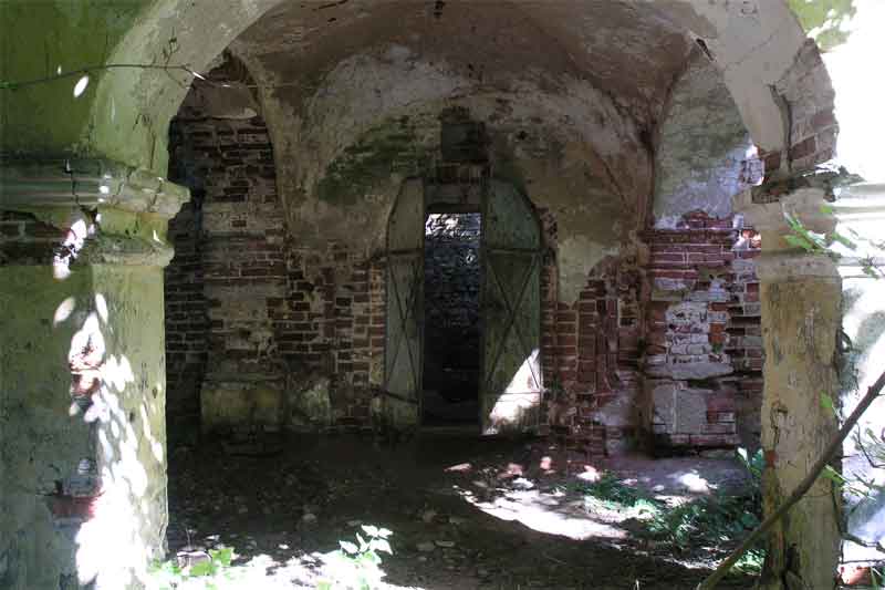 Церковь Казанской иконы Божией Матери (старая), Посадниково (Новоржевский район, Псковская область). архитектурные детали