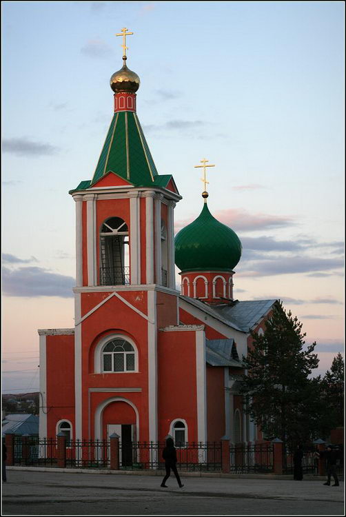 Церковь Петра и Павла, Дубна (Дубенский район, Тульская область). фасады, Общий вид церкви после установки купола 20 апреля 2011 года