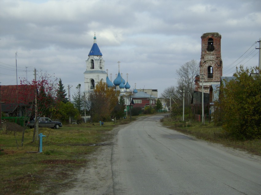 Пурех. Церковь Сошествия Святого Духа. общий вид в ландшафте