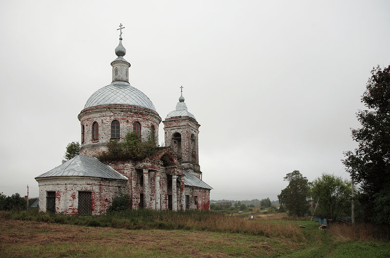 Церковь Покрова Пресвятой Богородицы, Алферьево (Переславский район и г. Переславль-Залесский, Ярославская область). общий вид в ландшафте