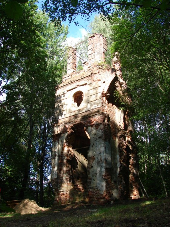Бакланово. Церковь Ахтырской иконы Божией Матери (старая). общий вид в ландшафте