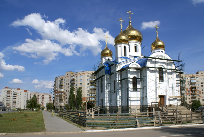 Церковь Державной иконы Божией Матери, Белая Калитва (Белокалитвинский район, Ростовская область). дополнительная информация, Заканчивается строительство,но богослужения уже идут. Церковь в новом районе Белой калитвы