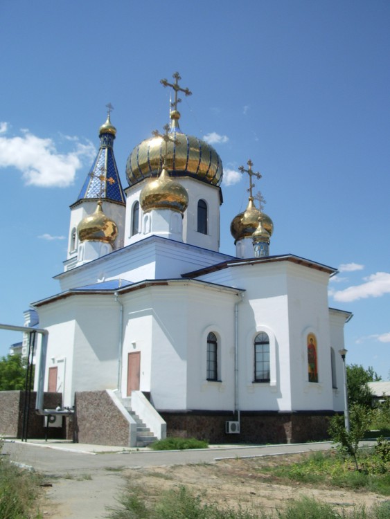 Байконур. Церковь Георгия Победоносца. общий вид в ландшафте