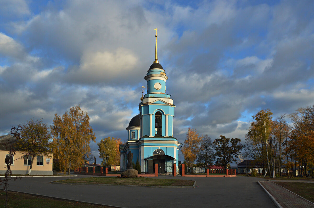 Церковь Владимирской иконы Божией Матери, Красное (Краснинский район, Липецкая область). фасады, Владимировский храм с Николаем Чудотворцем, обращенным к нему 