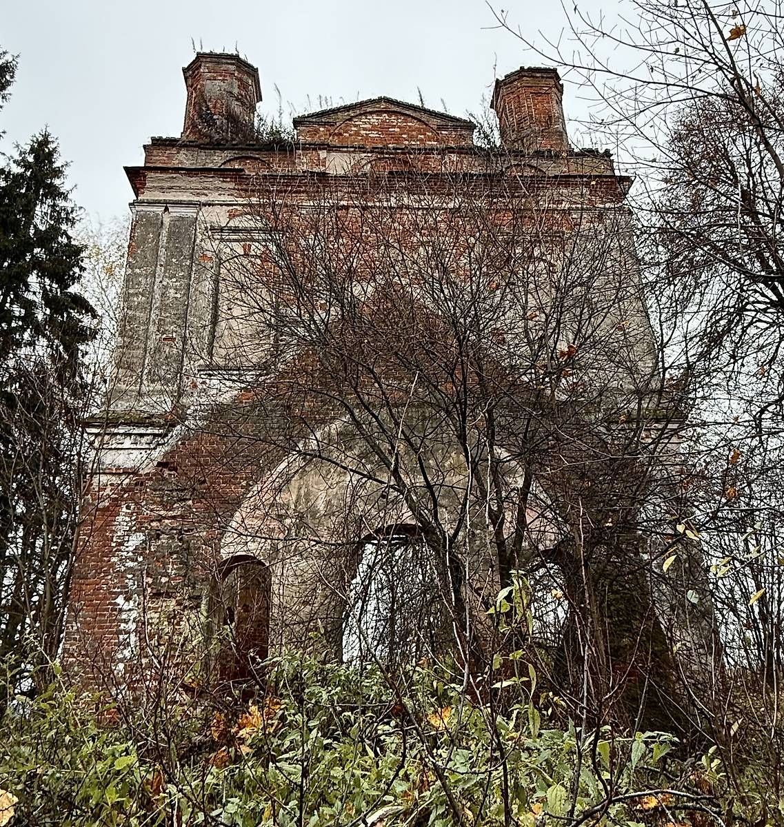 Вид с востока, фасады. Церковь Димитрия Солунского в Мирославке, Заречье (Ростовский район, Ярославская область)