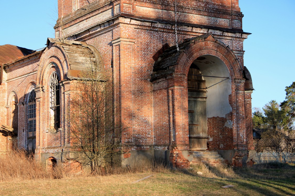 Церковь Рождества Христова, Верховонданка (Даровской район, Кировская область). архитектурные детали, Вход в колокольню.