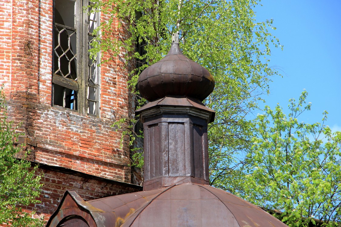 Церковь Николая Чудотворца, Александровское (Даровской район, Кировская область). архитектурные детали, Главка над апсидой.