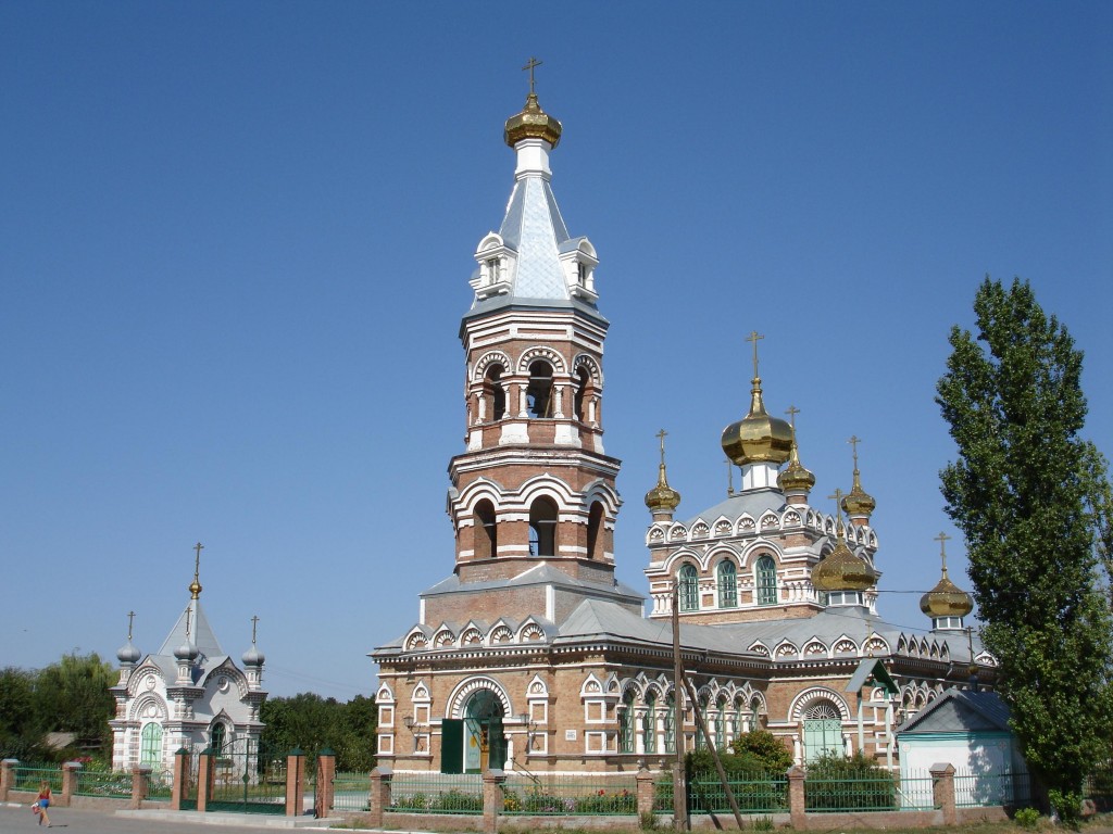 Большая Мартыновка. Церковь Троицы Живоначальной. общий вид в ландшафте