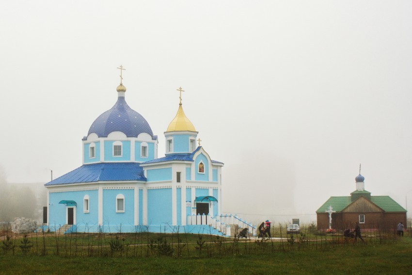 Бобруйск. Церковь Сретения Господня. общий вид в ландшафте