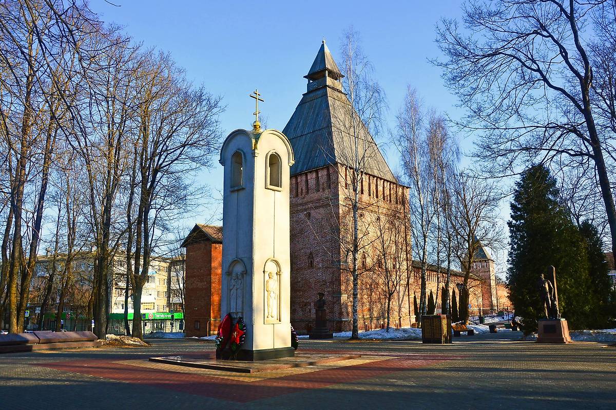 общий вид в ландшафте. Часовня Георгия Победоносца в сквере Памяти воинов-интернационалистов, Смоленск (Смоленск, город, Смоленская область)