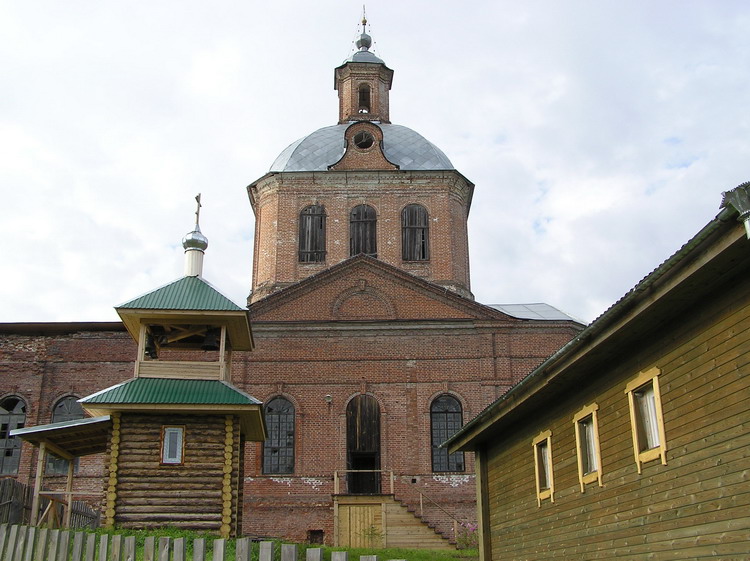 Церковь Введения во храм Пресвятой Богородицы в Верхокобрском, Кобра (Даровской район, Кировская область). фасады