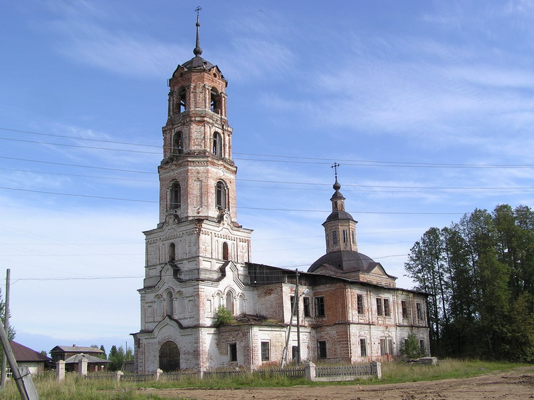 Церковь Иоанна Богослова, Красное (Даровской район, Кировская область). общий вид в ландшафте