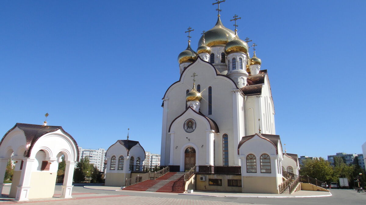 Кафедральный собор Рождества Христова, Волгодонск (Волгодонской район и г. Волгодонск, Ростовская область). общий вид в ландшафте