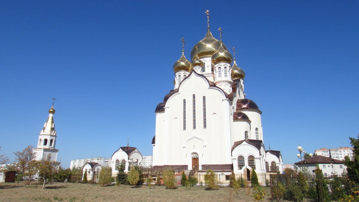 Кафедральный собор Рождества Христова, Волгодонск (Волгодонской район и г. Волгодонск, Ростовская область). общий вид в ландшафте