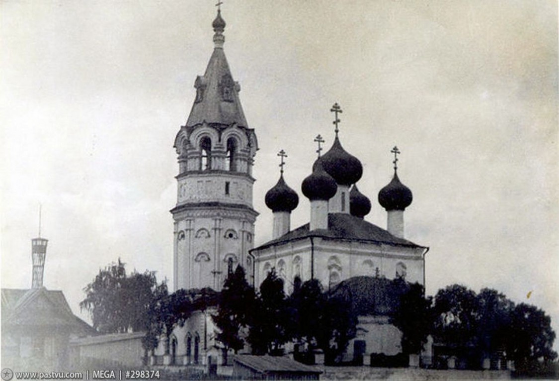 Церковь Троицы Живоначальной в Копосове, Сормовский район (Нижний Новгород, город, Нижегородская область). архивная фотография, 1920—1935,Направление съемки:северо-запад с сайта https://pastvu.com/p/298374