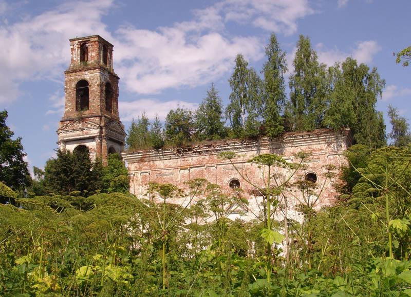 Церковь Троицы Живоначальной, Есипово (Нерехтский район, Костромская область). общий вид в ландшафте