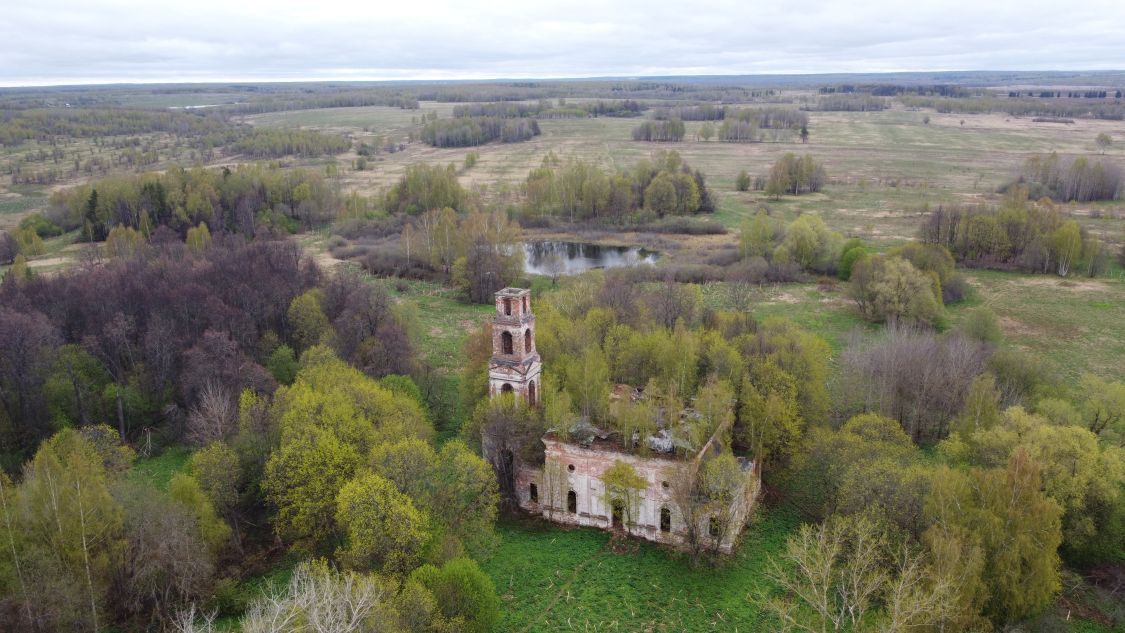 Церковь Троицы Живоначальной, Есипово (Нерехтский район, Костромская область). общий вид в ландшафте