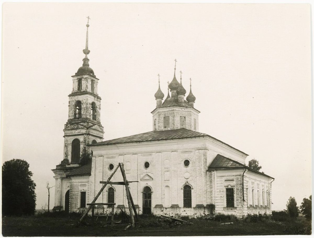 Церковь Троицы Живоначальной, Есипово (Нерехтский район, Костромская область). архивная фотография, Фото 1950-х гг. из фондов Костромского музея-заповедника. (ГК № 65618516)