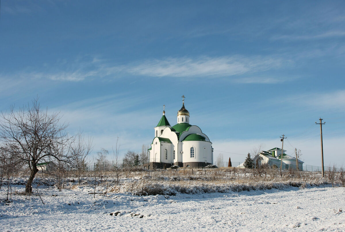 Церковь Вознесения Господня, Гремячье (Хохольский район, Воронежская область). фасады, Общий вид на храм из центра села