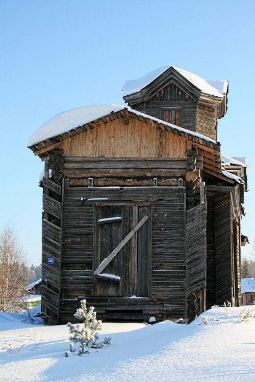 Часовня Власия,  епископа Севастийского, Граддор (Сыктывдинский район, Республика Коми). общий вид в ландшафте