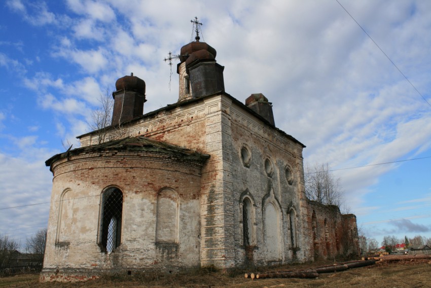 Палауз. Церковь Рождества Пресвятой Богородицы. общий вид в ландшафте