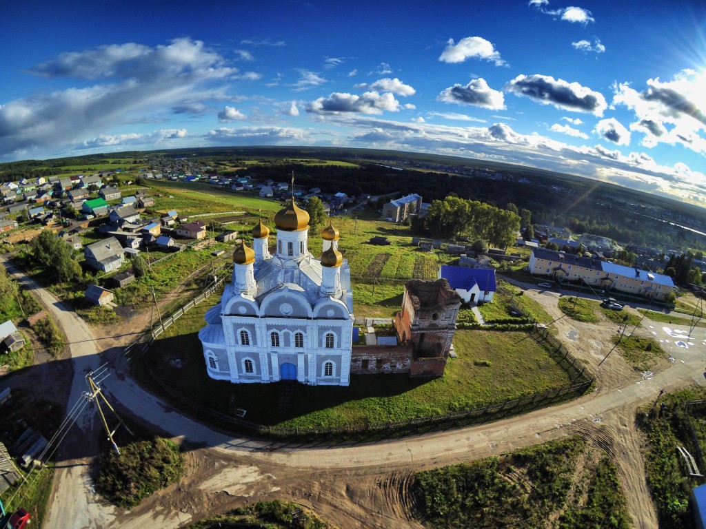 Койгородок. Церковь Спаса Нерукотворного Образа. общий вид в ландшафте